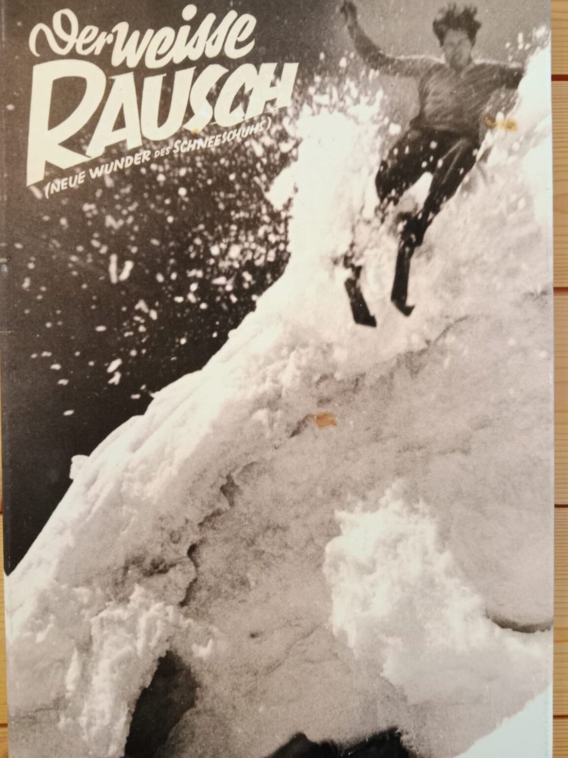 Detailsfoto mit Titel aus dem Film Der wei&szlig;e Rausch Leihgabe Museum St Anton am Arlberg