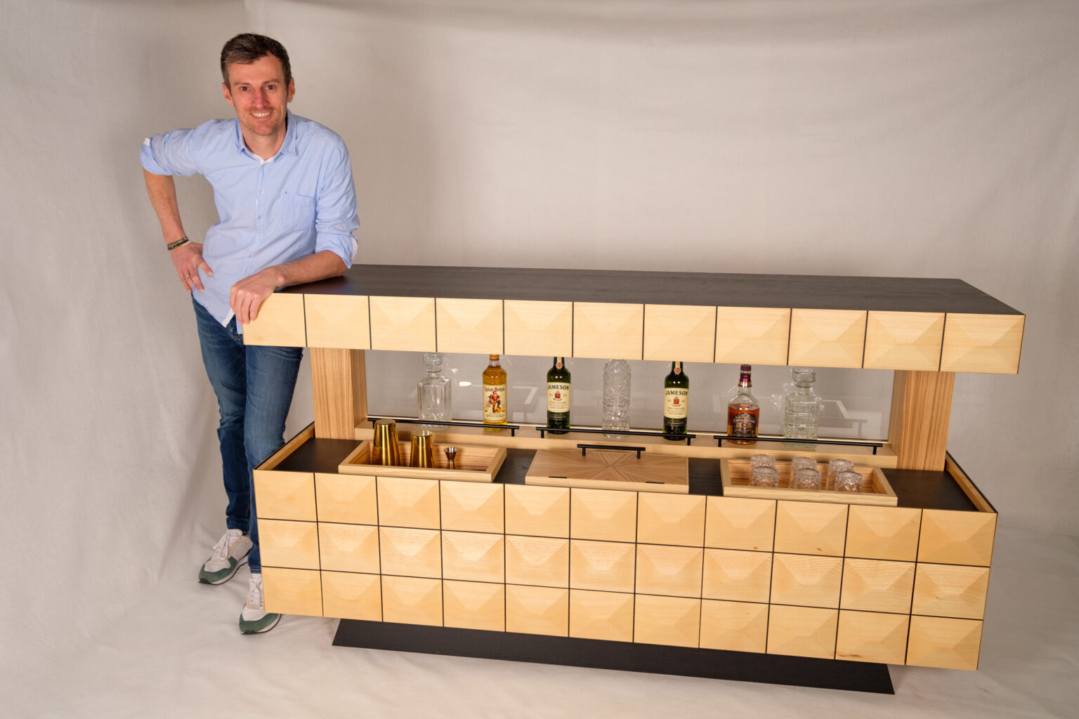 Gerold Hatzmann mit seinem Meisterst&uuml;ck SideBar Foto Reinhard Windhager