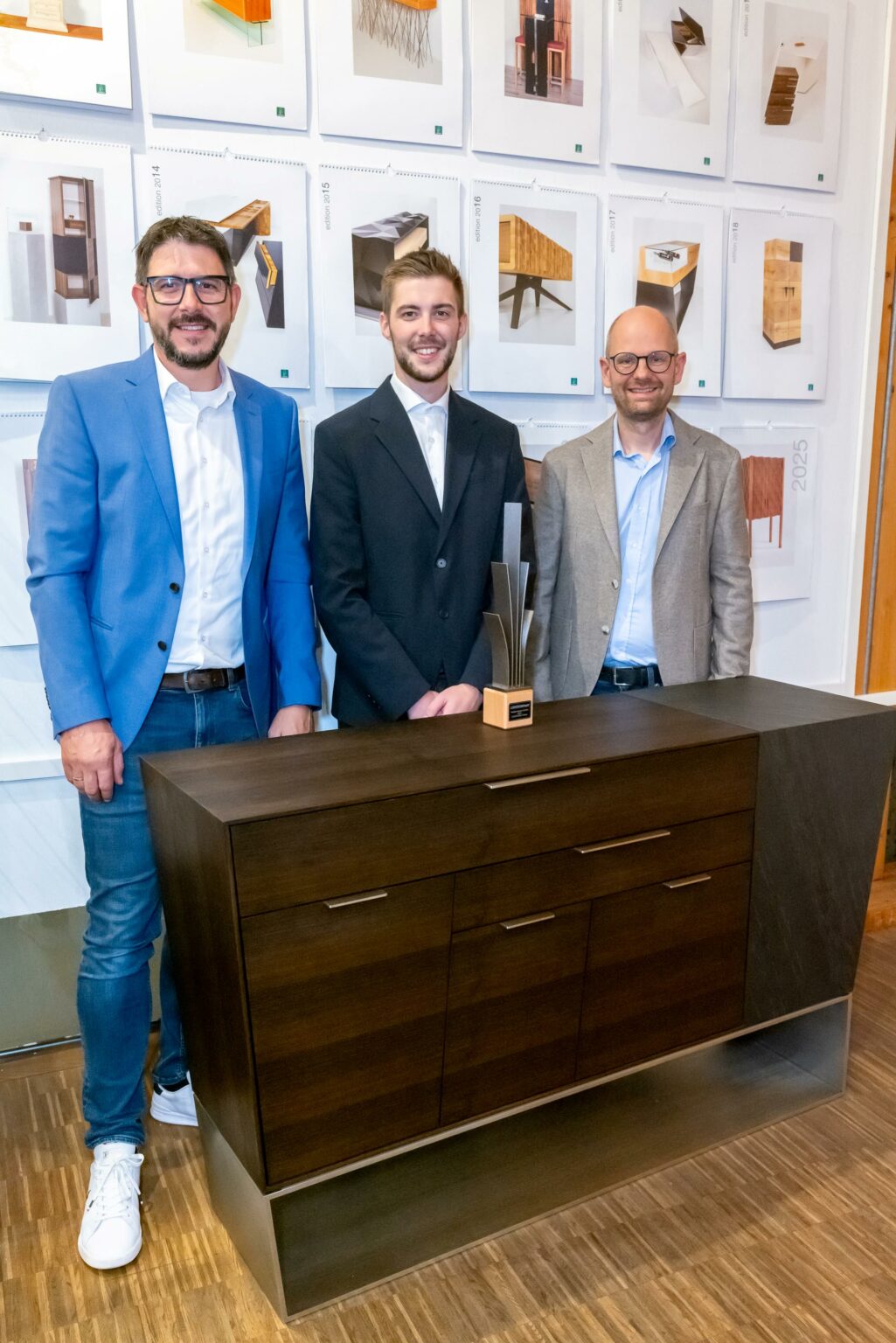 Gewinner Robert Vrhovac mit seinen Ausbildungsleitern