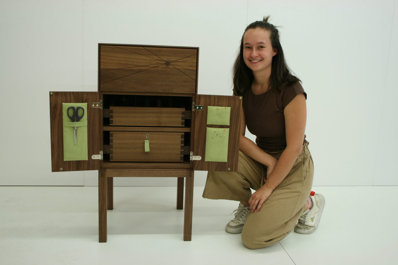 Johanna Arnold mit ihrer feinen Naht Foto Johann Kössler Johanna Arnold mit ihrer feinen Naht Foto Johann Kössler