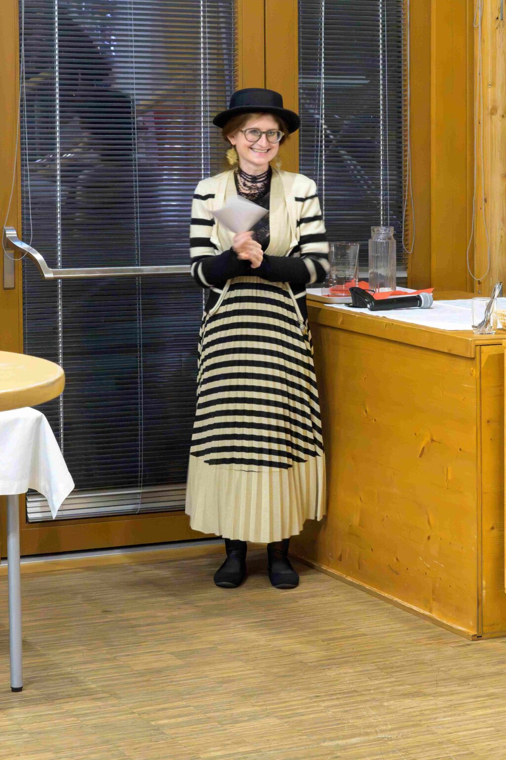 Museumsleiterin Cornelia Schlosser begr&uuml;&szlig;t Foto Helmut JB Laufenb&ouml;ck