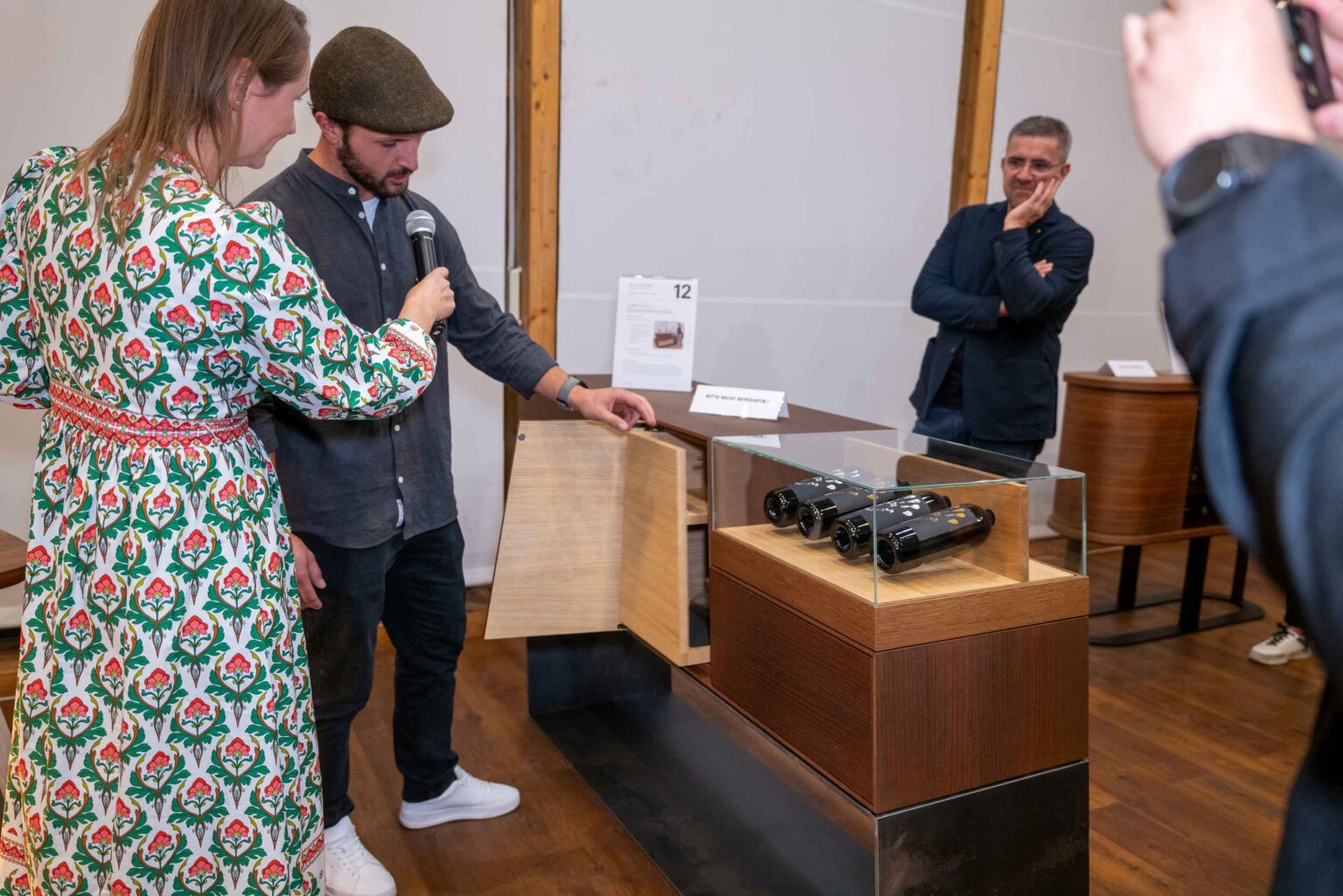 Minimalistisches Design viele Funktionen perfekte Ausarbeitung Roland Stocker mit Legno Vino Foto Rudi Aigner Stocker mit Legno Vino Foto Rudi Aigner