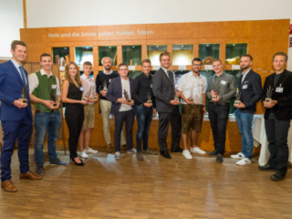 12 der 13 Gewinner/ibbeb der Tsichlermeistergalerie : denn jede/r Teilnehmende ist ein/e Gewinner/in!