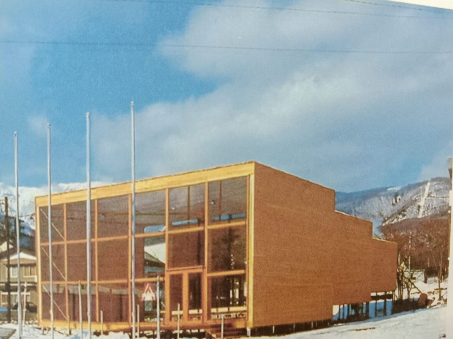 das Olympiahaus in Japan Nagano Hakuba Foto Archt Kaufmann 1998