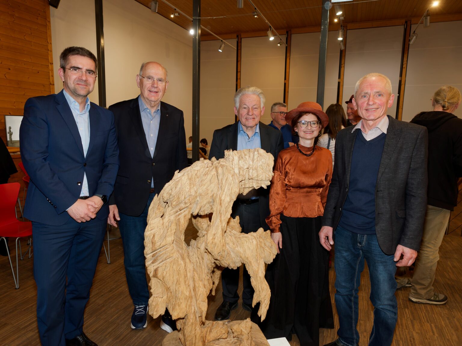 vlnr Vereinsobmann Christian Zahn, Laudator Franz Schmid,  Josef P&uuml;hringer, Museumsleiterin Cornelia Schlosser und K&uuml;nstler Andreas Kuhnlein. Foto Franz G. Wimmer