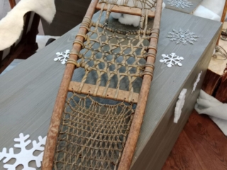 historische Schneeschuhe Leihgabe Museum St Anton Foto Cornelia Schlosser historische Schneeschuhe Leihgabe Museum St Anton Foto Cornelia Schlosser