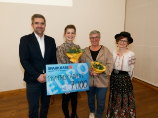 vlnr Christian Zahn Bianca Wildling Berti Scheuringer Cornelia Schlosser – Kopie vlnr Christian Zahn (Vereinsobmann) Bianca Wildling (Ärzte ohne Grenzen) Berti Scheuringer (Organisatorin Pramtaler Advent) Cornelia Schlosser (Lignorama). Foto Franz G. Wimmer